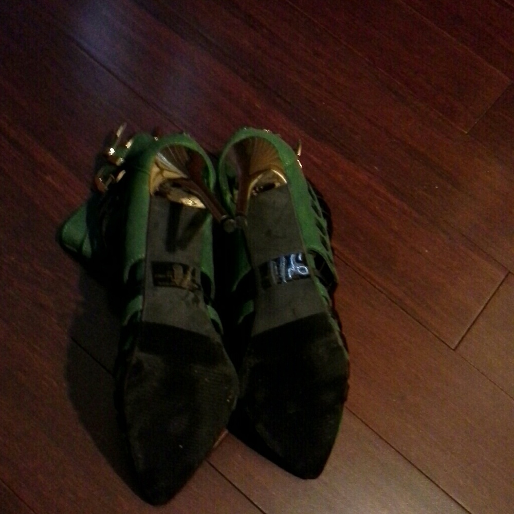 Shoes - Picture 2 of 2